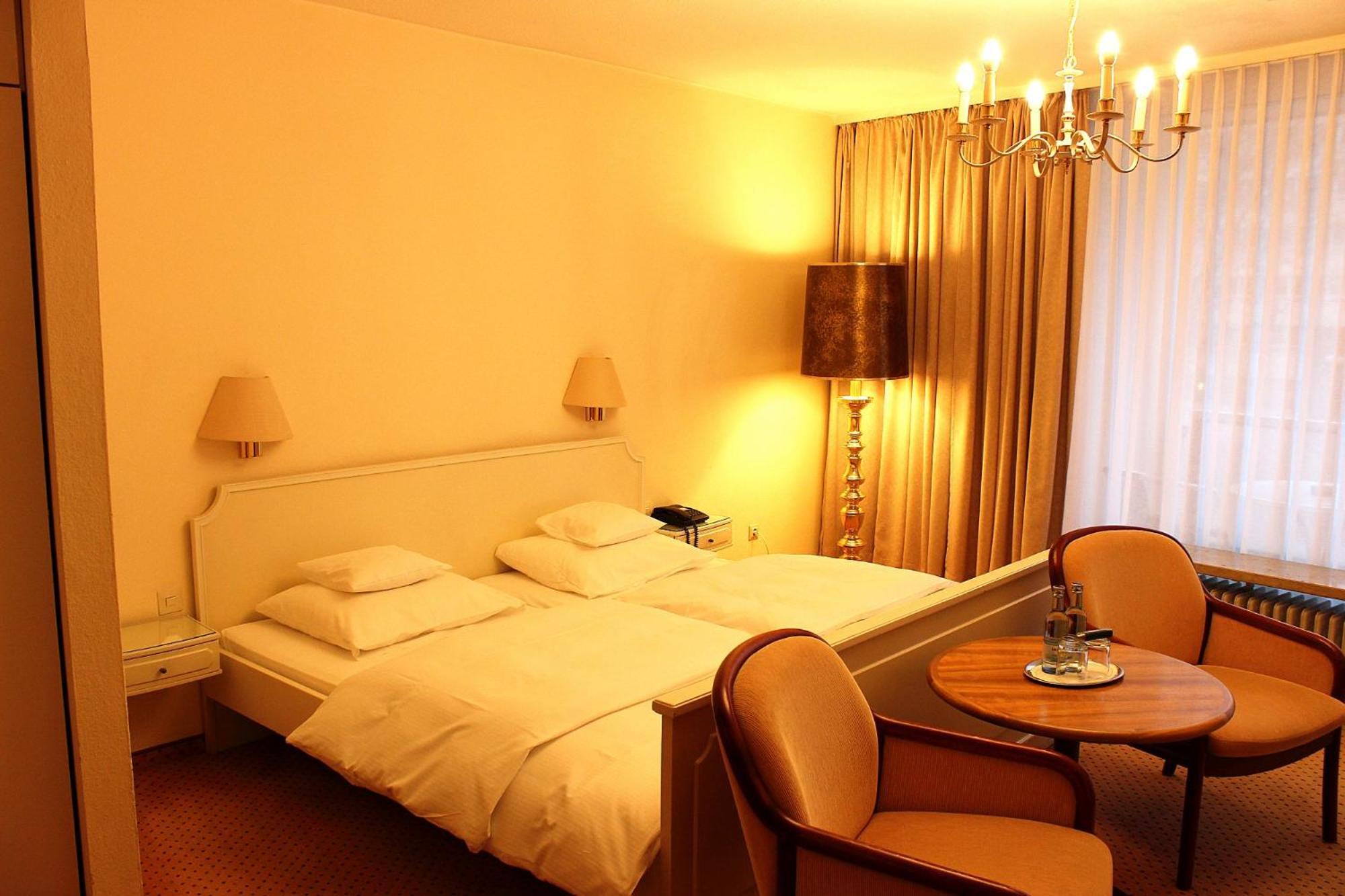 Gaestehaus Sophienstrasse สตุตการ์ต ภายนอก รูปภาพ